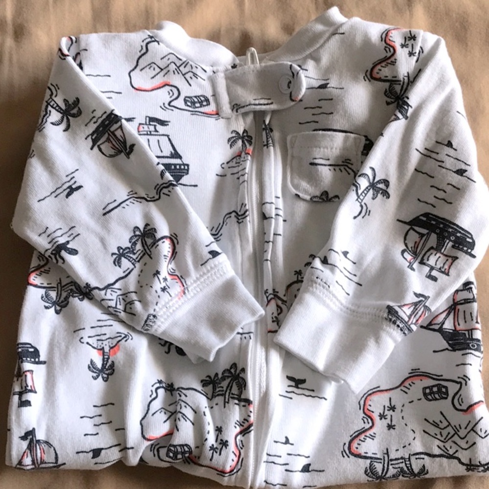 Adorable bootie onesie with a ‘sea’ theme. Used, but in perfect condition.